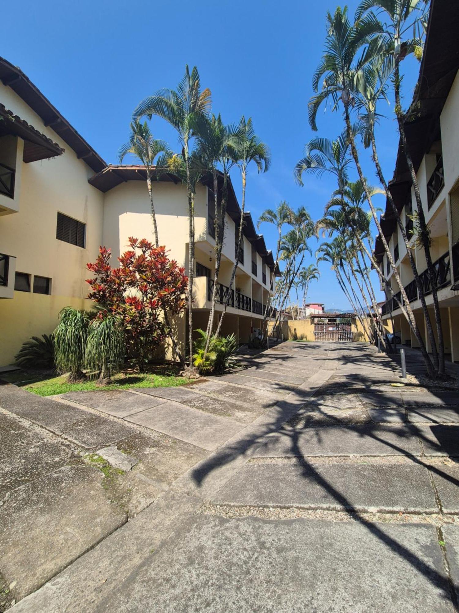 Casa 7 Em Ubatuba No Centro Condominio Com Piscina E Churrasqueira Exterior photo